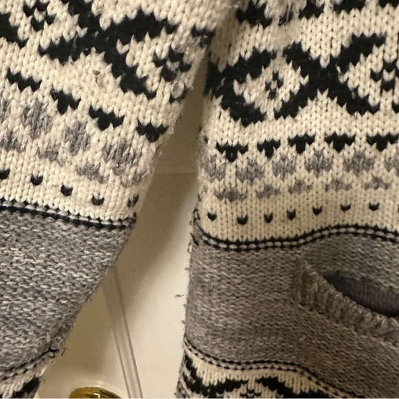 NOT FOR SALE. Gone in a bundle can’t delete yet - Picture 5 of 8